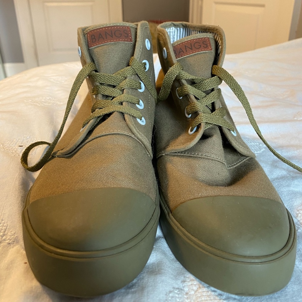 Never worn Bangs sneakers